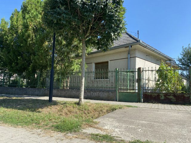 Eladó családi ház, Mezőzomboron, Rákóczi utcában 9.99 M Ft