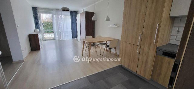 Eladó téglalakás, Mosonmagyaróváron 72.5 M Ft, 3 szobás