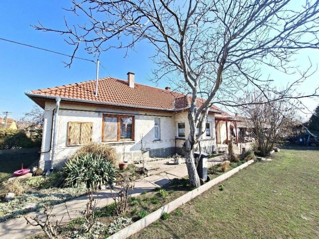 Eladó családi ház, Ráckeresztúron 69.99 M Ft, 5 szobás