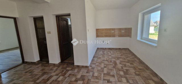 Eladó téglalakás, Balatonmáriafürdőn 79 M Ft, 3 szobás