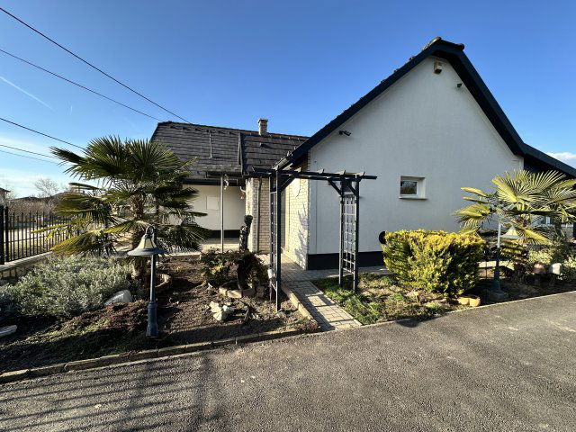 Eladó családi ház, Adonyban 84.9 M Ft, 3 szobás