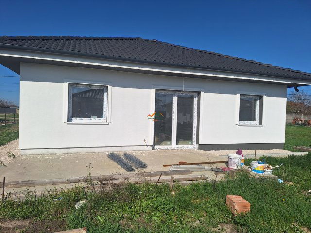 Eladó családi ház, Kiskunlacházán 87.9 M Ft, 4 szobás