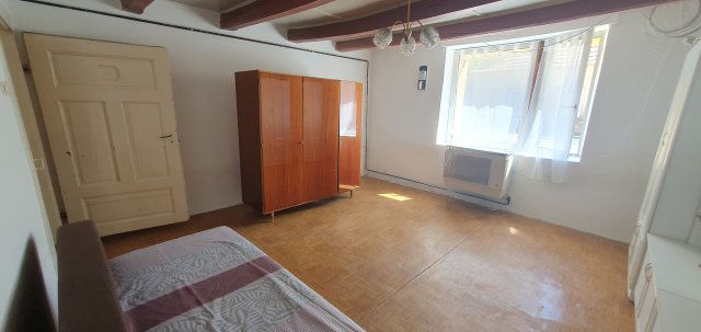 Eladó családi ház, Ajkán 17.9 M Ft, 1 szobás