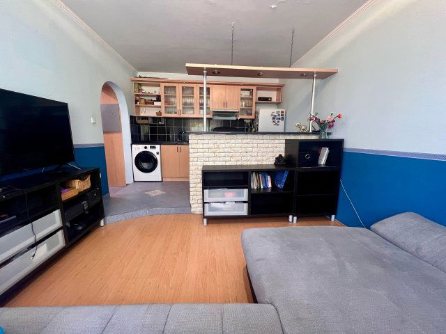 Eladó panellakás, Pécsett, Nagy Imre úton 37.9 M Ft, 1+2 szobás