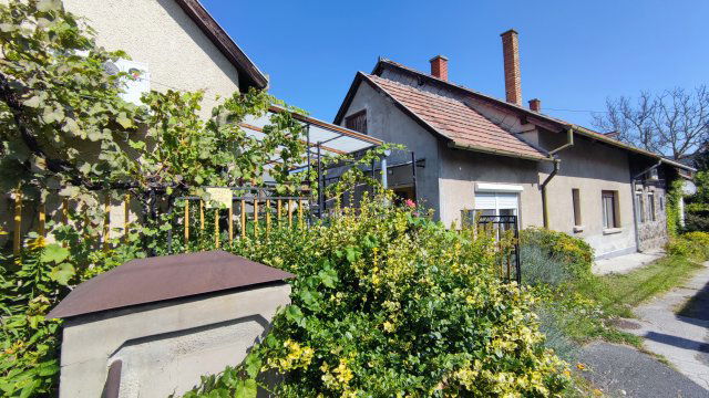 Eladó családi ház, Badacsonytomajon 39.9 M Ft, 2 szobás