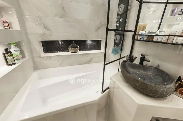 Eladó családi ház, Nagykőrösön 125 M Ft, 7 szobás