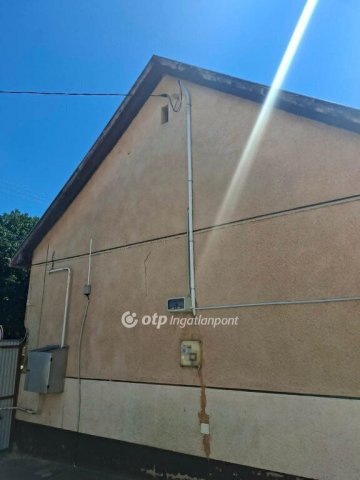 Eladó családi ház, Hajdúböszörményen 32.5 M Ft, 2+1 szobás