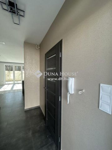 Eladó családi ház, Vecsésen 119.9 M Ft, 5 szobás