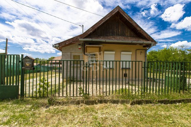 Eladó családi ház, Palotáson 23.99 M Ft, 2 szobás