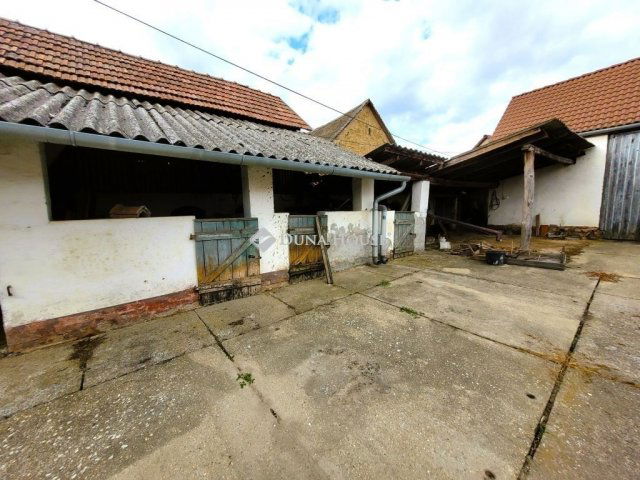 Eladó családi ház, Udvaron 45 M Ft, 3 szobás