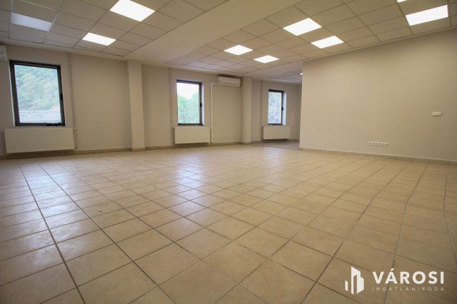 Kiadó üzlethelyiség, Salgótarjánban 390 E Ft / hó