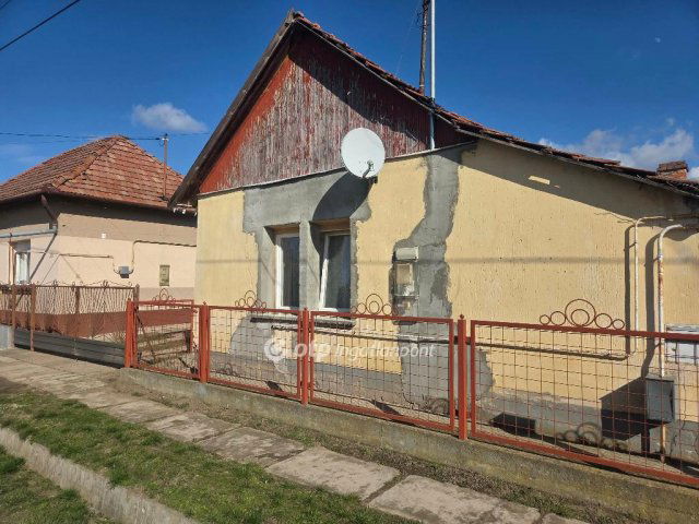 Eladó családi ház, Tiszagyendán 9 M Ft, 1+1 szobás