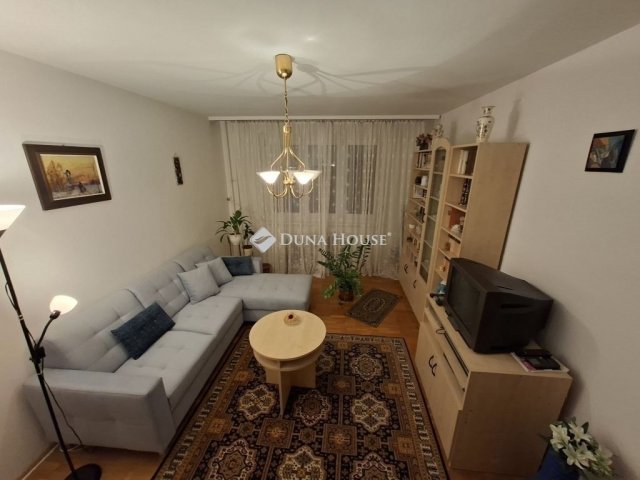 Eladó panellakás, Szegeden 62.9 M Ft, 3+1 szobás