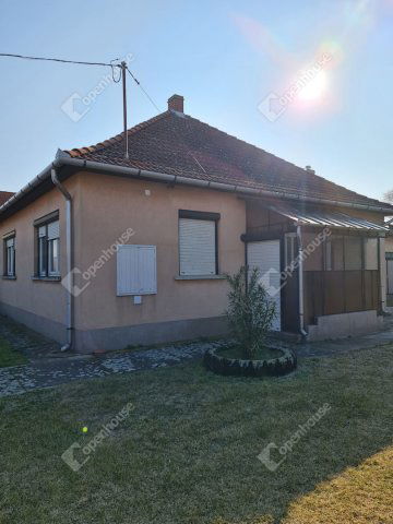 Eladó családi ház, Mórahalmon 69.99 M Ft, 4 szobás