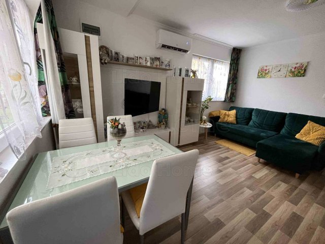 Eladó ikerház, Balatonbogláron 77.9 M Ft, 1+2 szobás