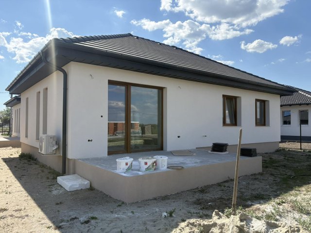 Eladó ikerház, Dunavarsányban 89.9 M Ft, 4 szobás