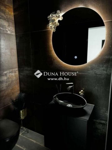 Eladó családi ház, Vecsésen 150 M Ft, 4 szobás