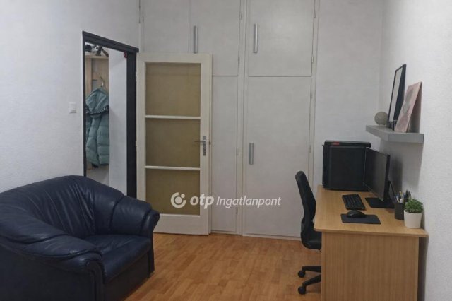 Eladó téglalakás, Dunaújvárosban 44.9 M Ft, 2 szobás