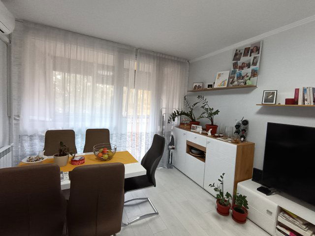 Eladó panellakás, Pécsett 57.2 M Ft, 3 szobás