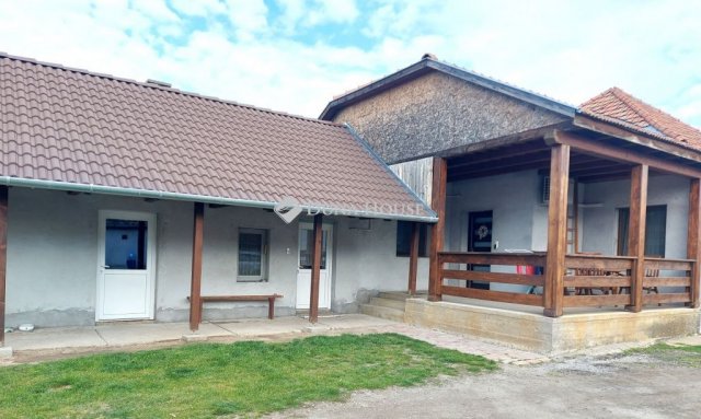 Eladó családi ház, Izsákon 44.99 M Ft, 3 szobás