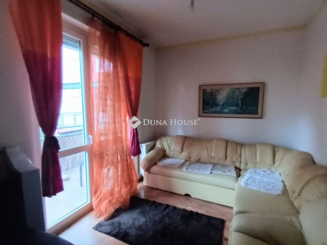 Kiadó téglalakás, albérlet, Debrecenben 180 E Ft / hó, 4 szobás