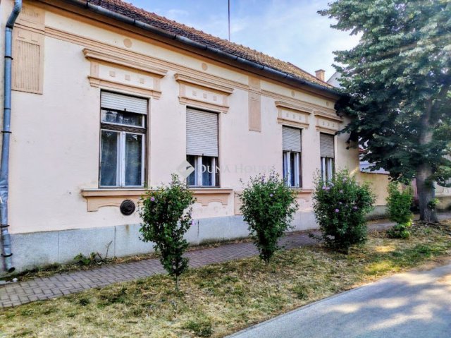 Eladó családi ház, Békéscsabán, Gyulai úton 65 M Ft, 6 szobás
