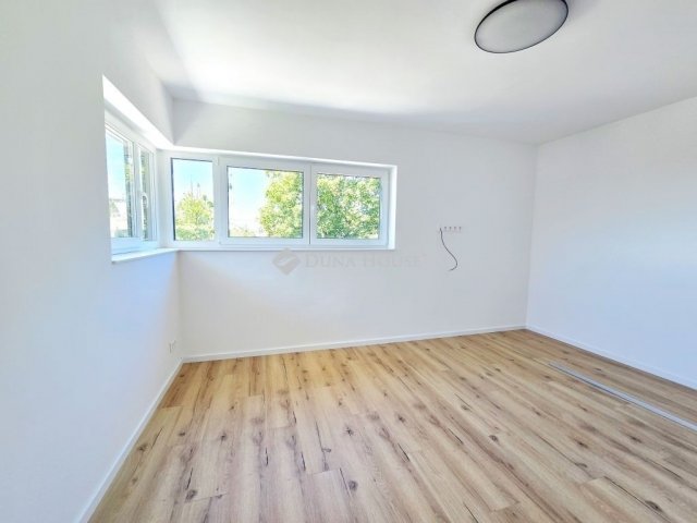 Eladó téglalakás, Pécsett 62.9 M Ft, 2 szobás