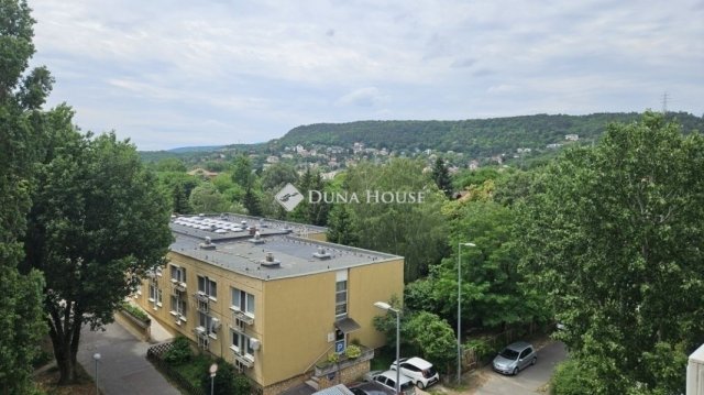 Eladó panellakás, Budapesten, III. kerületben 67.9 M Ft