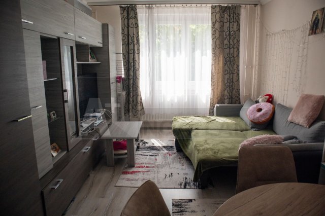 Eladó panellakás, Szegeden 54 M Ft, 3 szobás
