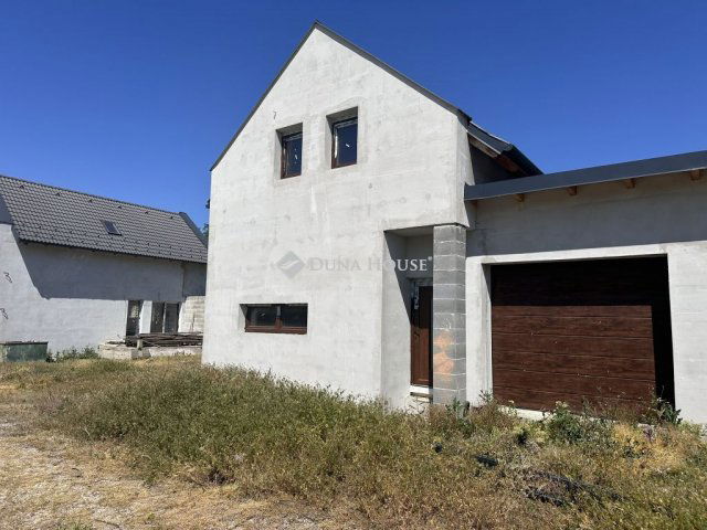 Eladó ikerház, Keszthelyen 98 M Ft, 3 szobás