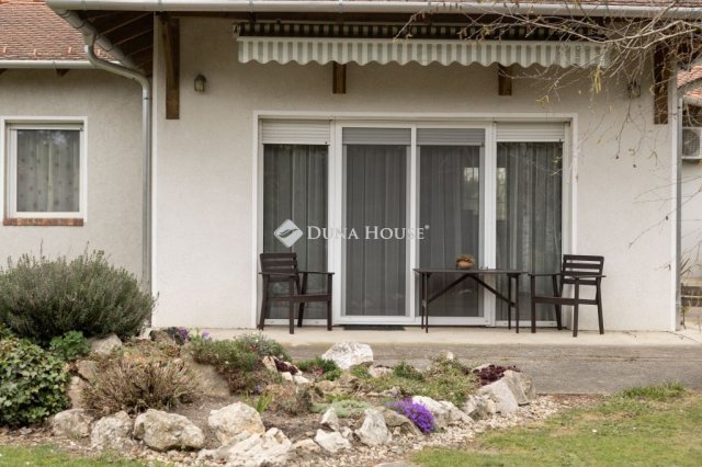 Eladó családi ház, Alsónémediben 159.9 M Ft, 4 szobás