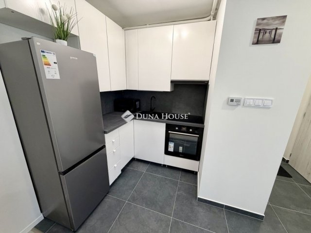 Eladó téglalakás, Pécsett 52.5 M Ft, 2 szobás