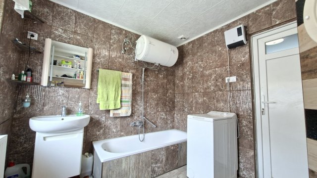 Eladó családi ház, Pécsett, Május 1. utcában 21.5 M Ft