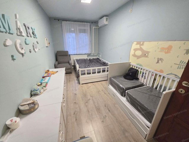 Eladó panellakás, Tatabányán 49.9 M Ft, 3 szobás