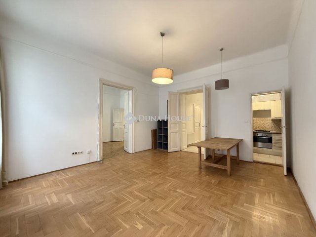 Eladó téglalakás, Budapesten, VI. kerületben 129.9 M Ft