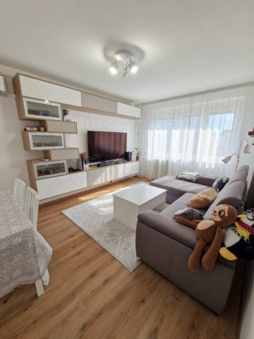 Eladó panellakás, Székesfehérvárott 62 M Ft, 4 szobás