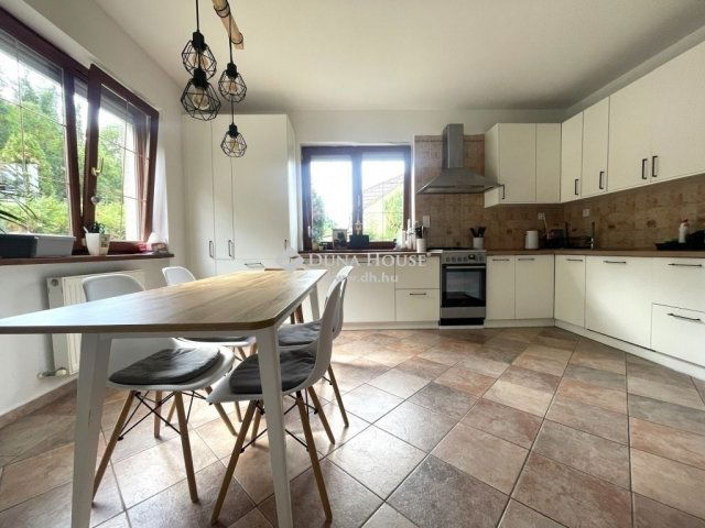 Eladó családi ház, Fóton 229 M Ft, 7 szobás