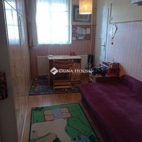 Eladó téglalakás, Pécsett 79 M Ft, 4 szobás