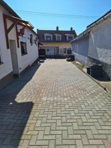Eladó családi ház, Felsőörsön 69.99 M Ft, 3+1 szobás