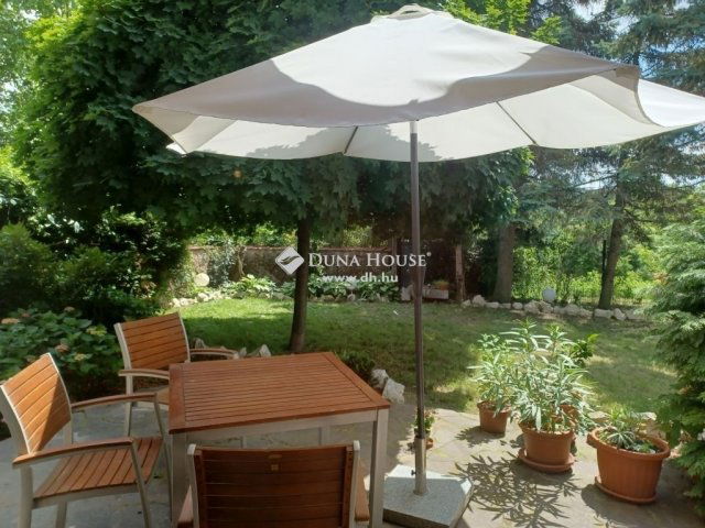 Eladó családi ház, Kesztölcön 135 M Ft, 6 szobás