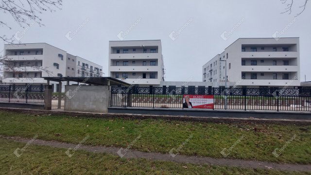 Eladó téglalakás, Komáromban 48.978 M Ft, 2 szobás