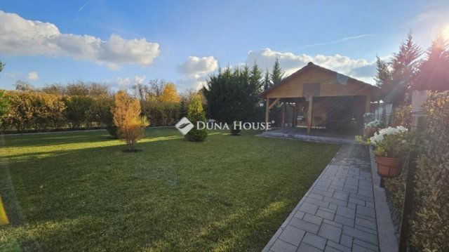 Eladó nyaraló, Szigetcsépen 139.9 M Ft, 4 szobás