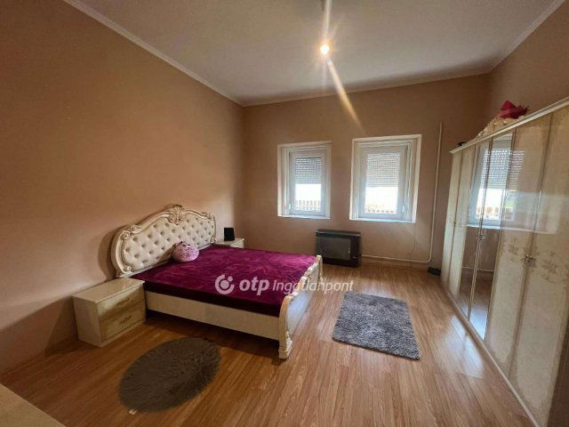 Eladó családi ház, Újszászon 19.9 M Ft, 2 szobás