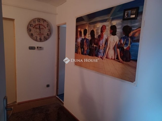 Eladó téglalakás, Szentendrén 93 M Ft, 5 szobás