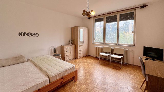 Kiadó panellakás, albérlet, Debrecenben 220 E Ft / hó, 3 szobás