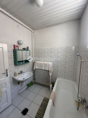 Eladó családi ház, Máriakéménden 34 M Ft, 8 szobás
