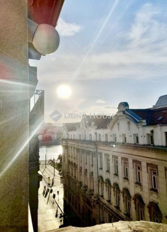 Eladó téglalakás, Budapesten, V. kerületben 110 M Ft, 2 szobás