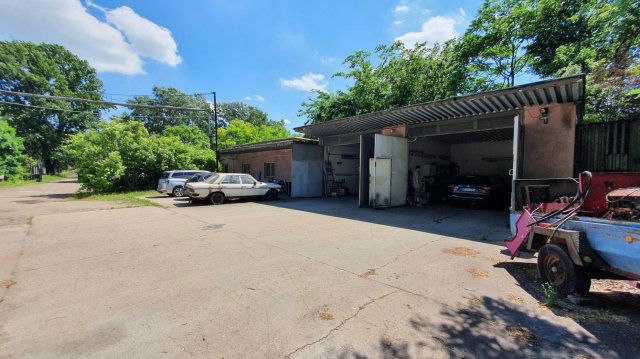 Eladó ipari ingatlan, Dunaújvárosban, Délivárosi úton 110 M Ft