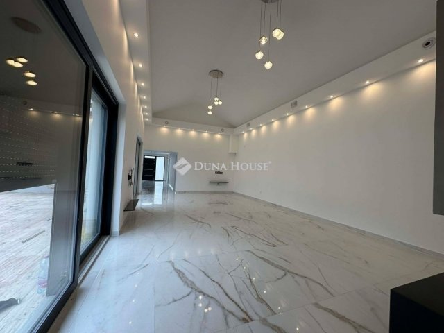 Eladó családi ház, Vecsésen 219.9 M Ft, 5 szobás