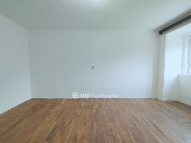 Eladó téglalakás, Devecseren 13.4 M Ft, 2 szobás